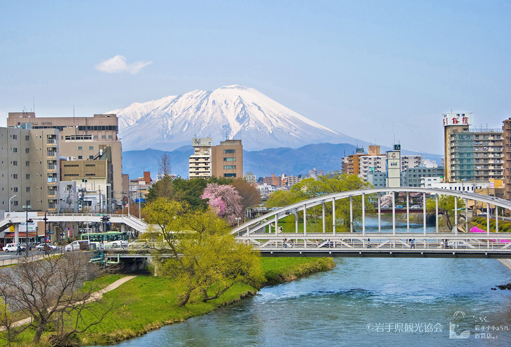 北上川と岩手山